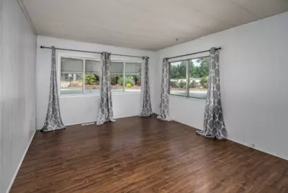 Hallway Photo of 1 11812 Ponderosa Boulevard, Pitt Meadows, BC