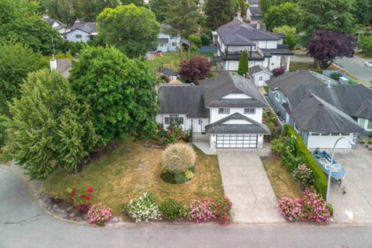 Swimming Pool Photo of 6322 171a Street, Surrey, BC