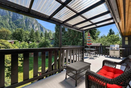 Breakfast Nook Photo of 40011 Plateau Drive, Squamish, BC