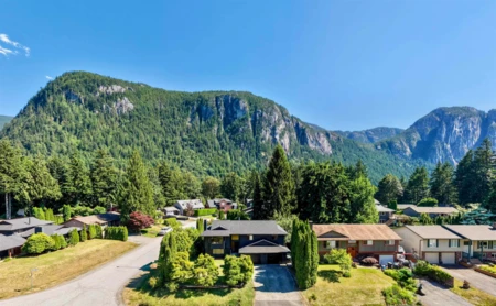 Front Yard Photo of 40011 Plateau Drive, Squamish, BC
