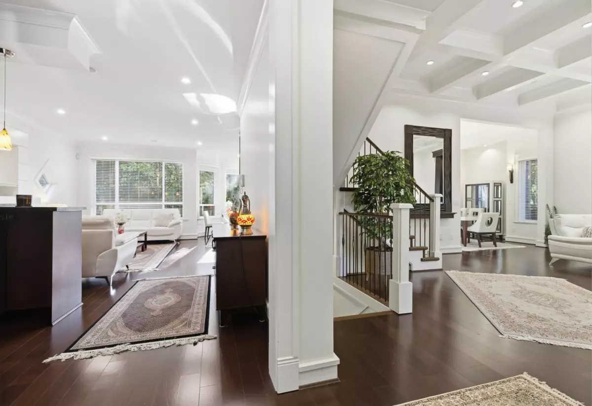 Living Room Photo of 1017 Canyon Boulevard, North Vancouver, BC