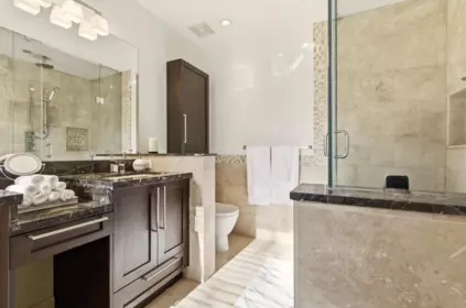 Primary Bathroom Photo of 1017 Canyon Boulevard, North Vancouver, BC