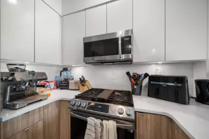 Kitchen Photo of 410 2649 James Street, Abbotsford, BC