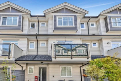 Kitchen Photo of 53 13898 64 Avenue, Surrey, BC