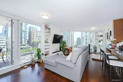 Kitchen Island Photo of 1107 565 Smithe Street, Vancouver, BC