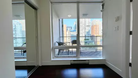 Laundry Room Photo of 1107 565 Smithe Street, Vancouver, BC