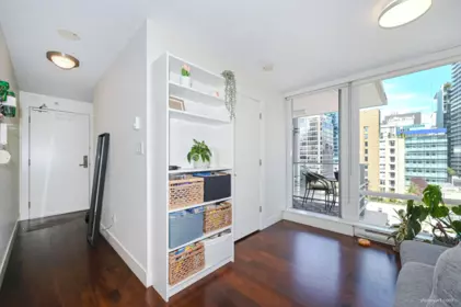 Walk-In Closet Photo of 1107 565 Smithe Street, Vancouver, BC