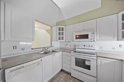 Hallway Photo of 410 14377 103 Avenue, Surrey, BC