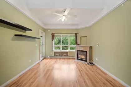 Kitchen Photo of 410 14377 103 Avenue, Surrey, BC