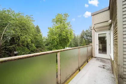 Swimming Pool Photo of 410 14377 103 Avenue, Surrey, BC