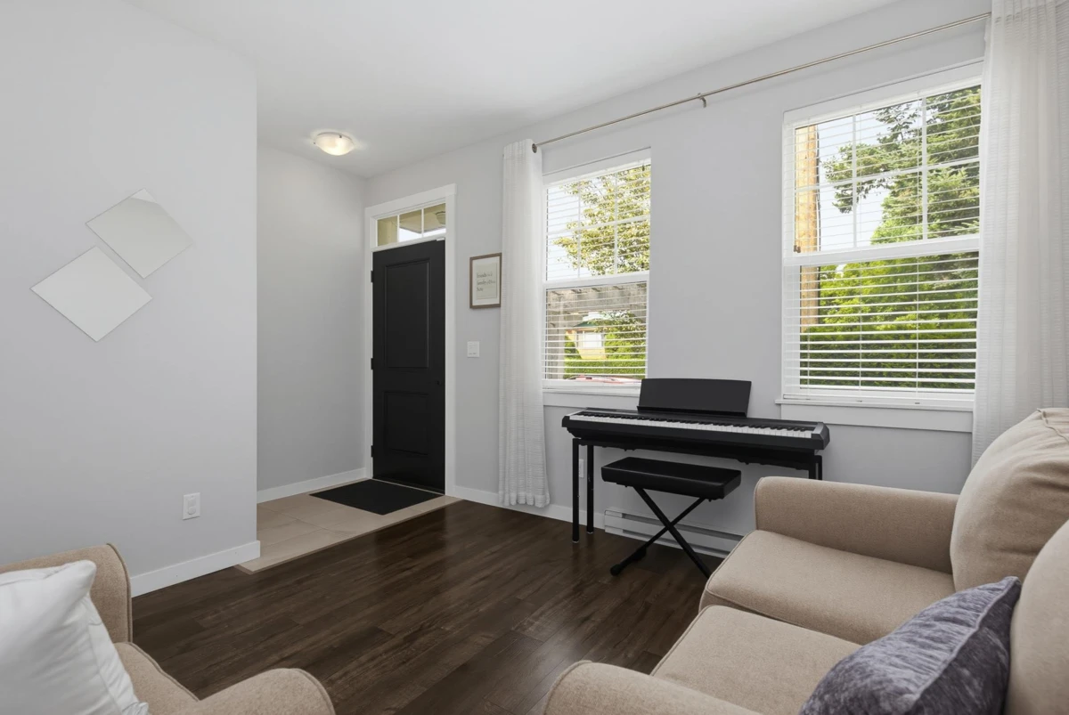 Family Room Photo of 4 2850 Mccallum Road, Abbotsford, BC