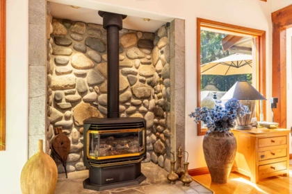 Breakfast Nook Photo of 1484 Henderson Avenue, Roberts Creek, BC