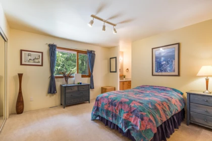 Hallway Photo of 1484 Henderson Avenue, Roberts Creek, BC