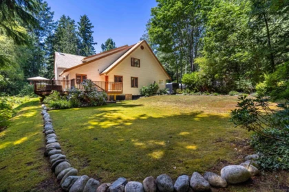 Hot Tub / Spa Photo of 1484 Henderson Avenue, Roberts Creek, BC