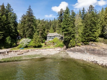 8 Arbutus Bay Road, Bowen Island, BC, Bowen Island — Single Family Residence for sale