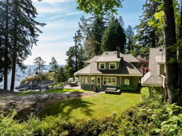8 Arbutus Bay Road, Bowen Island, BC, Bowen Island — Single Family Residence for sale