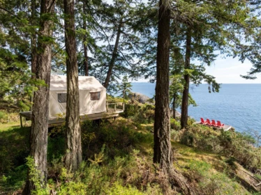 Garden / Landscaping Photo of 8 Arbutus Bay Road, Bowen Island, BC