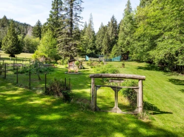 Outdoor Kitchen Photo of 8 Arbutus Bay Road, Bowen Island, BC