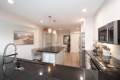 706 1500 Ostler Court, North Vancouver, BC, North Vancouver — Apartment/Condo for sale