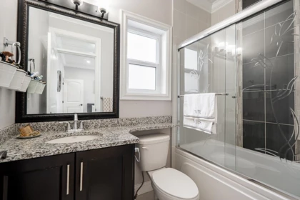 Entry Foyer Photo of 5941 129b Street, Surrey, BC