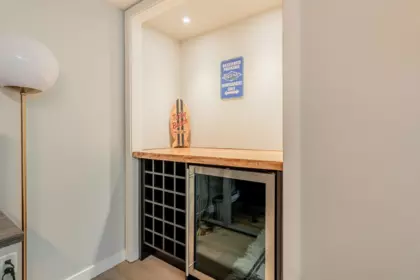 Hallway Photo of 1227 Richards Street, Vancouver, BC