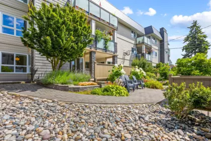 Garden / Landscaping Photo of 104 1371 Foster Street, White Rock, BC