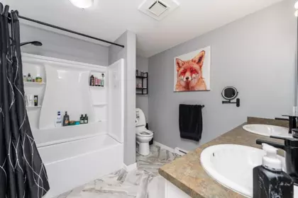 Primary Bathroom Photo of 27144 25a Avenue, Langley, BC