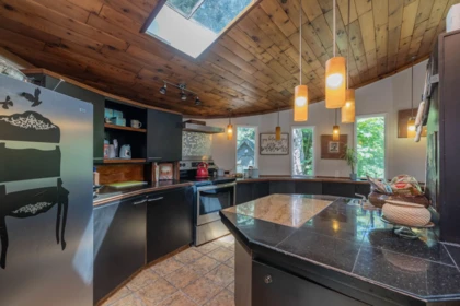 Kitchen Island Photo of 23942 Fern Crescent, Maple Ridge, BC