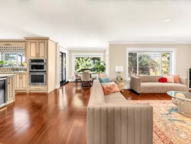 Kitchen Island Photo of 3263 Norwood Avenue, North Vancouver, BC