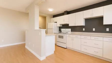 Entry Foyer Photo of 1607 145 St. Georges Avenue, North Vancouver, BC
