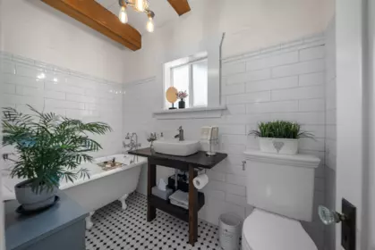 Guest Bathroom Photo of 511 176 Street, Surrey, BC