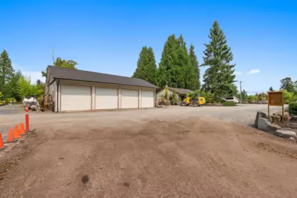 Swimming Pool Photo of 511 176 Street, Surrey, BC