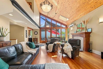 Breakfast Nook Photo of 330 Sasamat Lane, North Vancouver, BC
