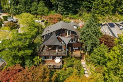 Family Room Photo of 330 Sasamat Lane, North Vancouver, BC