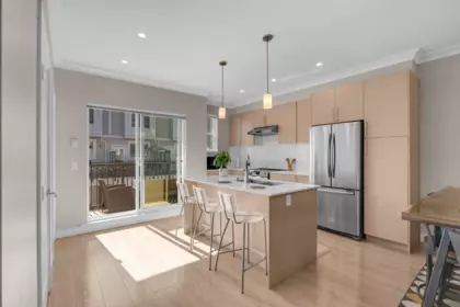 Kitchen Photo of 1 12073 62 Avenue, Surrey, BC