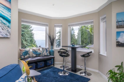 Breakfast Nook Photo of 201 14934 Thrift Avenue, White Rock, BC