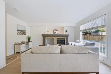 Kitchen Island Photo of 20613 66a Avenue, Langley, BC