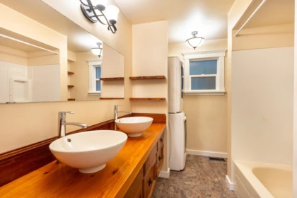 Kitchen Island Photo of 5080 Sunshine Coast Highway, Sechelt, BC