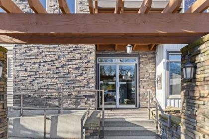301 11887 Burnett Street, Maple Ridge, BC, Maple Ridge — Apartment/Condo for sale