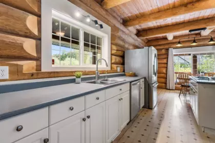 Kitchen Island Photo of 52760 Parkrose Wynd, Rosedale, BC