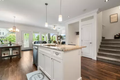 Kitchen Island Photo of 2 44849 Anglers Boulevard, Chilliwack, BC