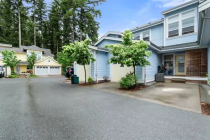Swimming Pool Photo of 2 44849 Anglers Boulevard, Chilliwack, BC