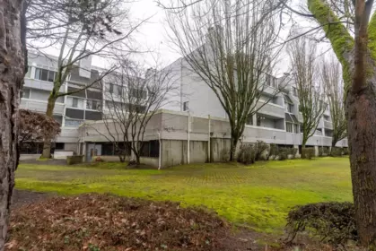 Front Yard Photo of 306 7431 Blundell Road, Richmond, BC