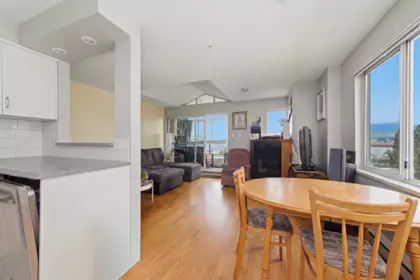 Kitchen Island Photo of 408 2211 Wall Street, Vancouver, BC