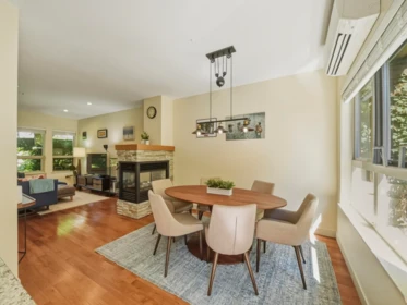 Kitchen Island Photo of 2990 Chesterfield Avenue, North Vancouver, BC