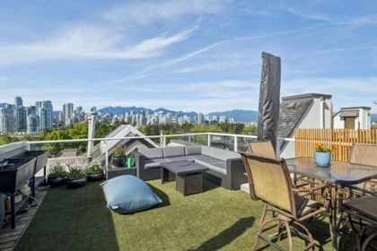 Swimming Pool Photo of 103 933 W 8th Avenue, Vancouver, BC