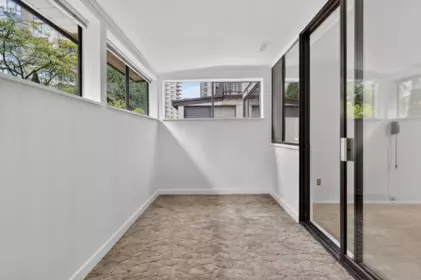 Entry Foyer Photo of 104 620 Seventh Avenue, New Westminster, BC