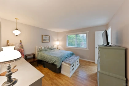 Guest Bathroom Photo of 17245 59a Avenue, Surrey, BC