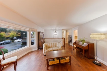 Kitchen Island Photo of 17245 59a Avenue, Surrey, BC