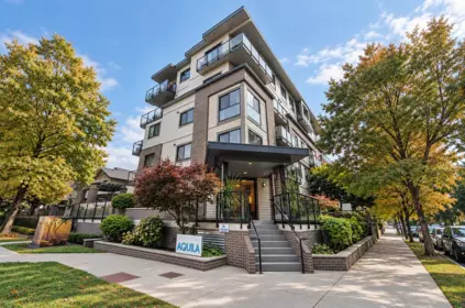 Front Yard Photo of 401 2362 Whyte Avenue, Port Coquitlam, BC